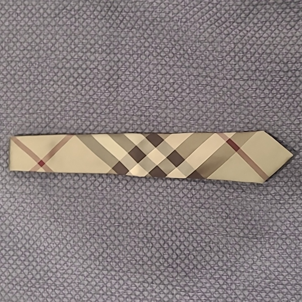 NWOT Burberry plaid tie